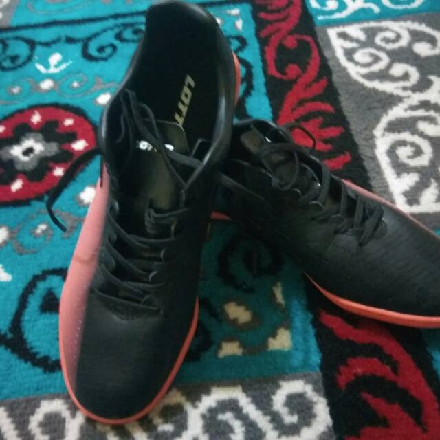 ORIGINAL...Sepatu futsal in Lotto severe nomor 40