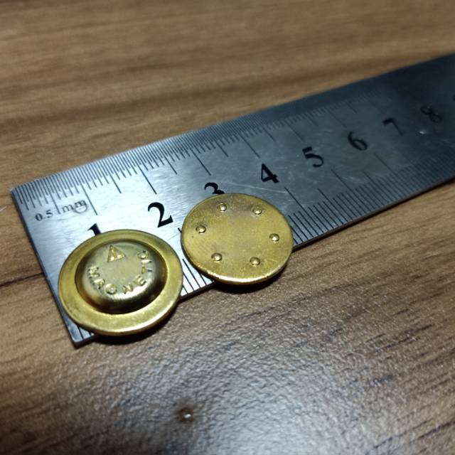 

Magnet Bulat 18mm Magnet Gold Magnet Pin Name Tag Lencana Strong