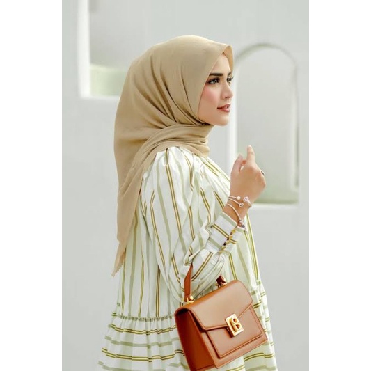 Buttonscarves tapis embossed wheat
