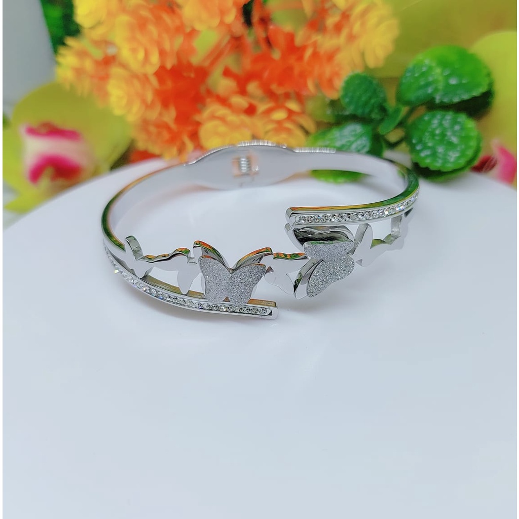 Set titanium perhiasan gelang dan cincin wanita