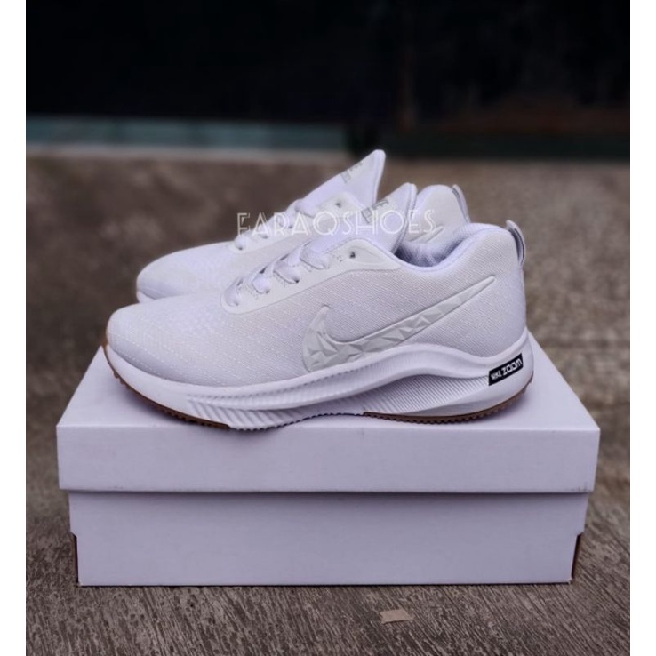 Sepatu Olahraga wanita nike zoom putih. Made In Vietnam sepatu lari wanita. senam jalan. erobik