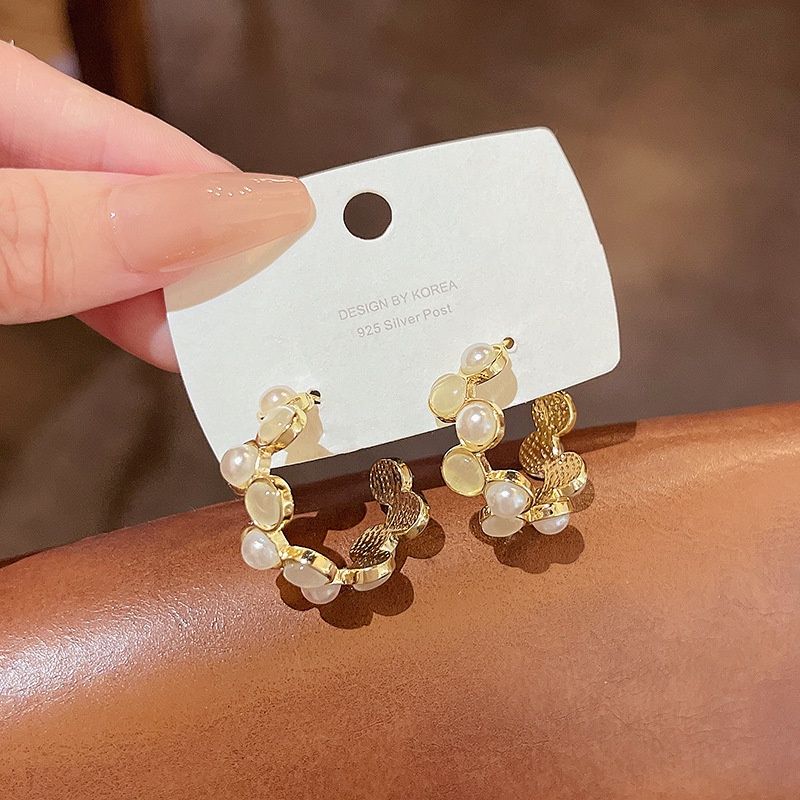 Anting Stud 925 silver needle Bentuk C Geometris Aksen Mutiara Opal Untuk Wanita