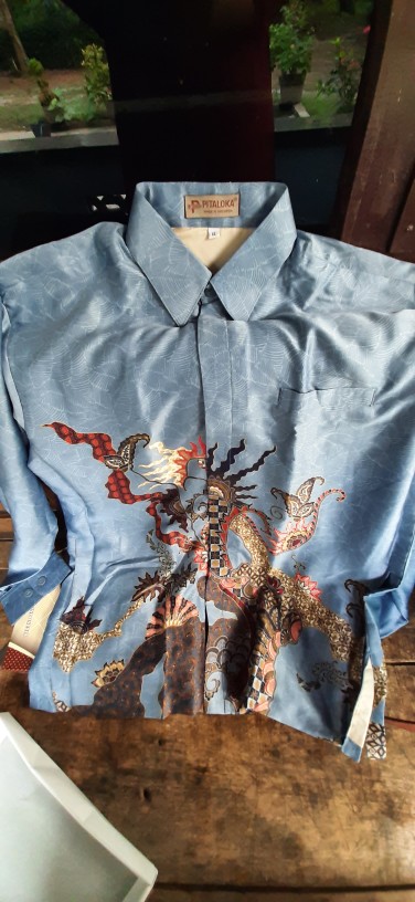 Kemeja Batik Semi Sutra Silky Berfuring Kantong Paspol Dan Bawah Kanan Kiri Busa D Pundak Pekalongan