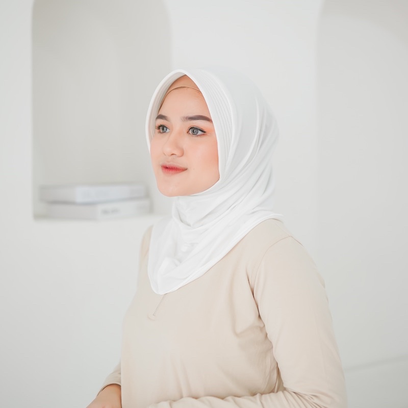 Gianina Hijab Bergo Sport-Broken white