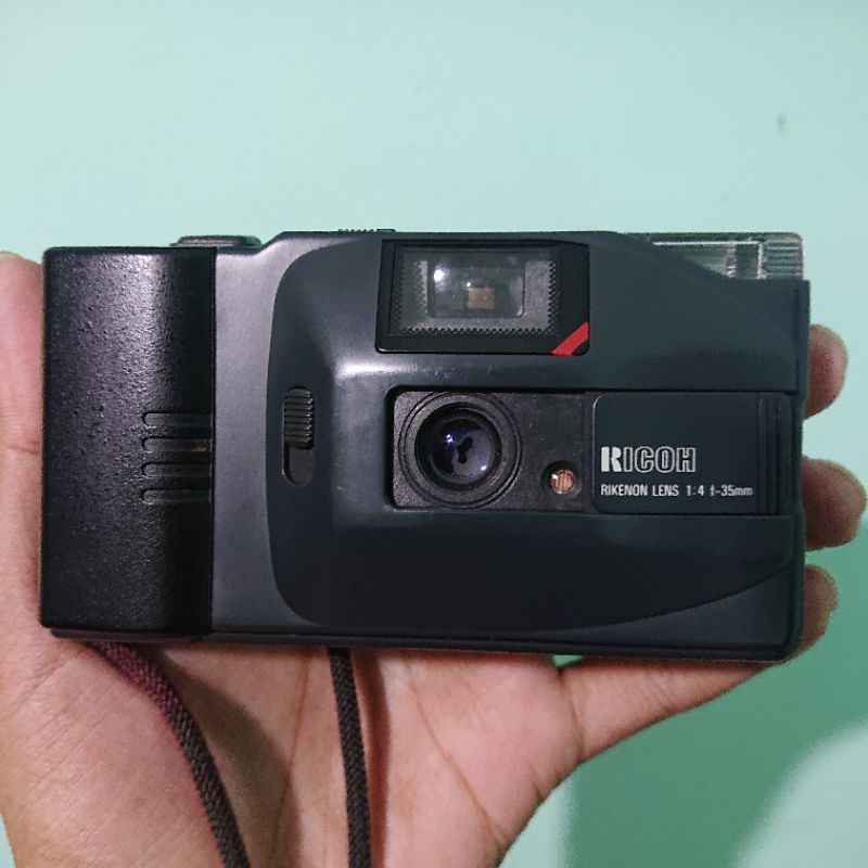 Kamera Analog Ricoh YF20