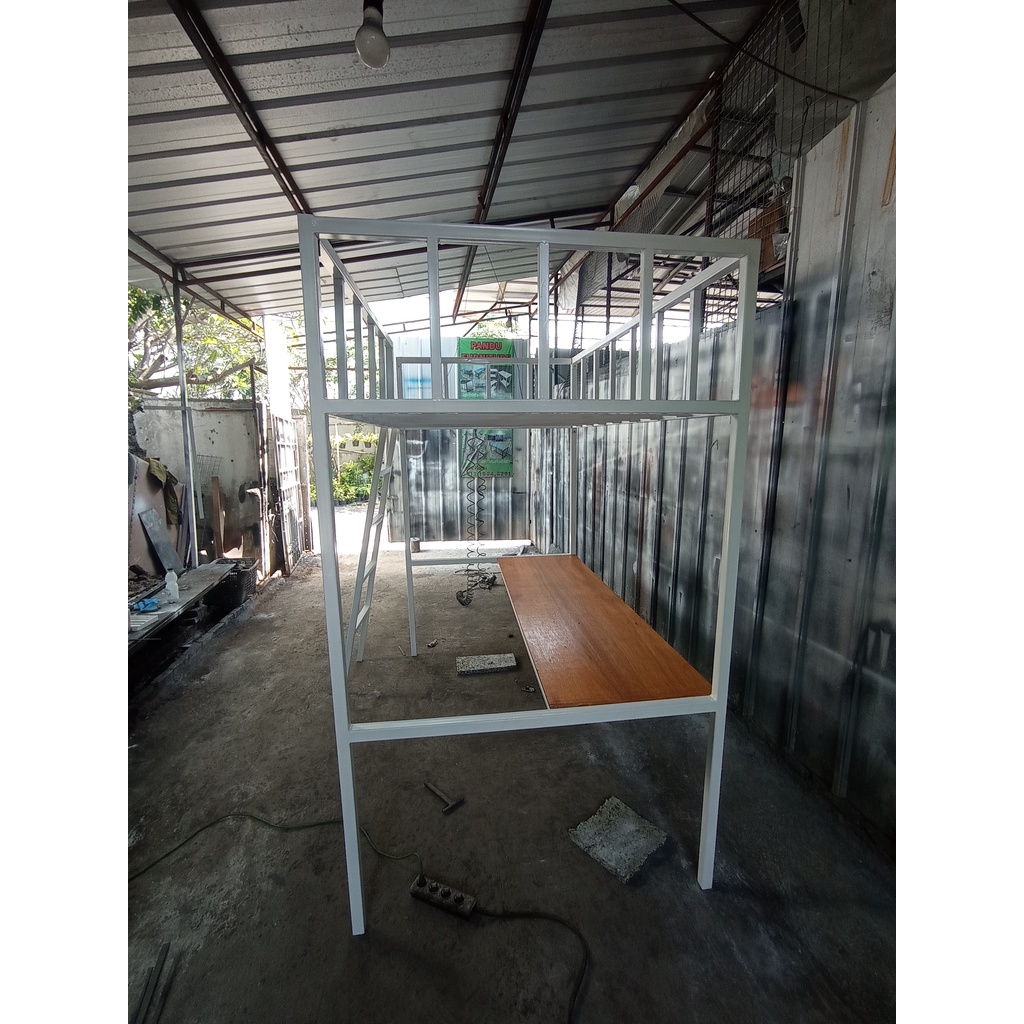 Ranjang Besi Tingkat Atas Custom Meja Bisa Lepas Pasang