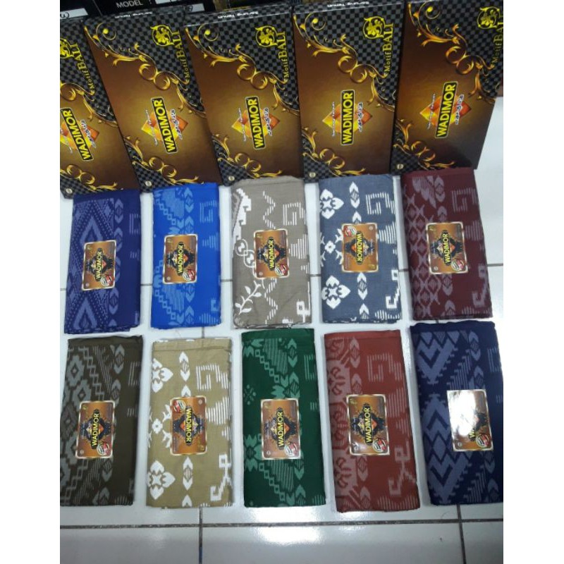 sarung Wadimor motif bali kembang