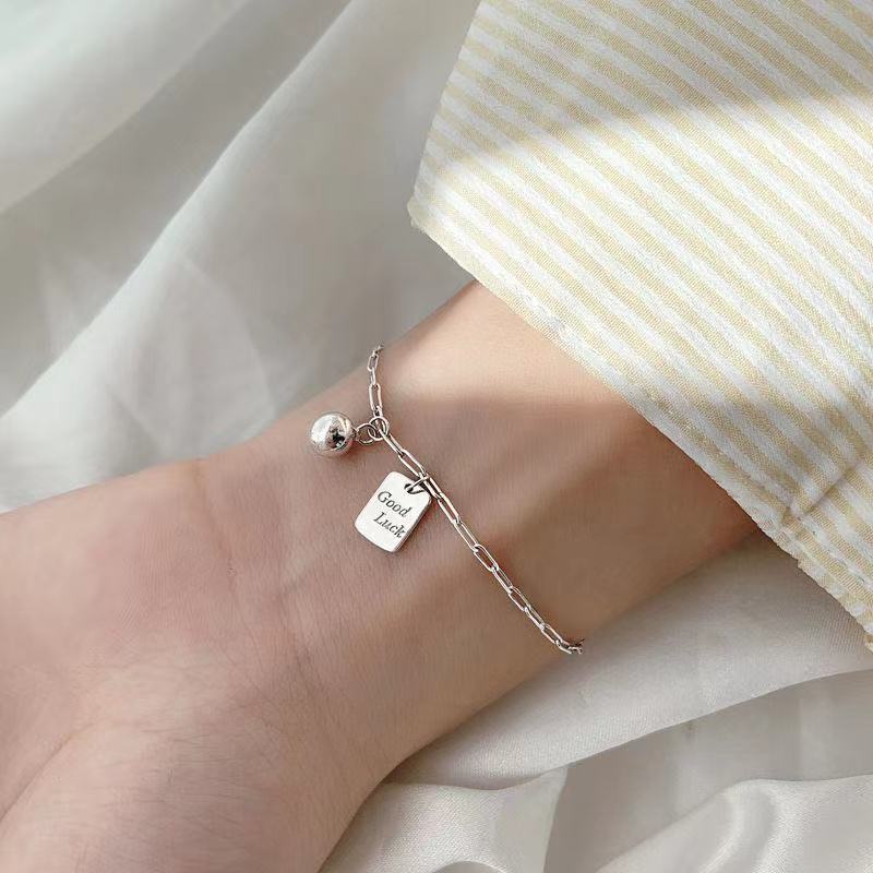 Gelang Rantai Tipis Liontin Persegi Tulisan Good Luck Bahan Metal Gaya Korea Untuk Wanita