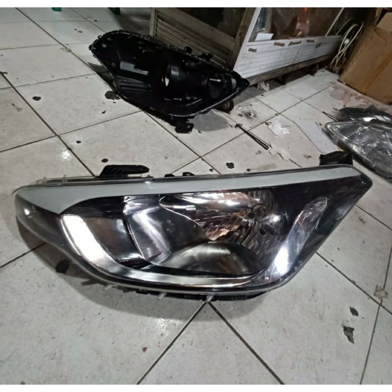 Headlamp Hyundai i20 kiri