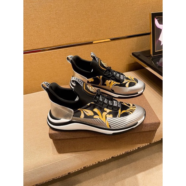 The high-end brand of Versace men's shoes The upper is made of imported Italian top-layer cowhide wi