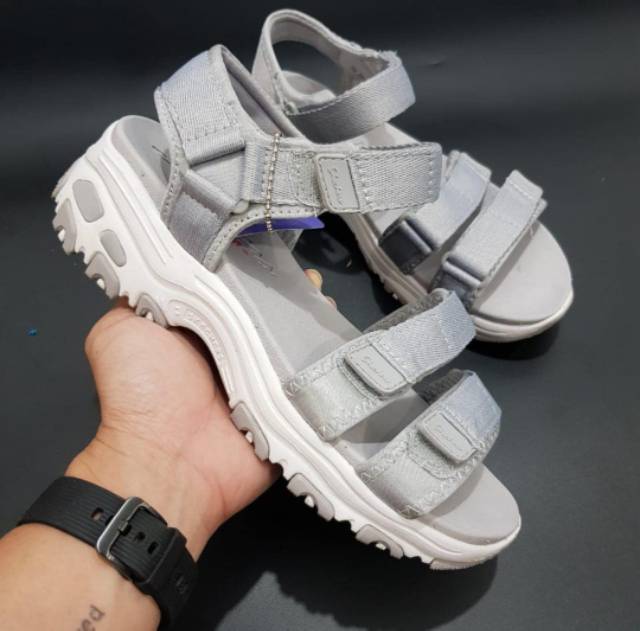Skechers d.lites sandal woman / skechers sandal D'lites / sandal wanita skechers + lengkap box