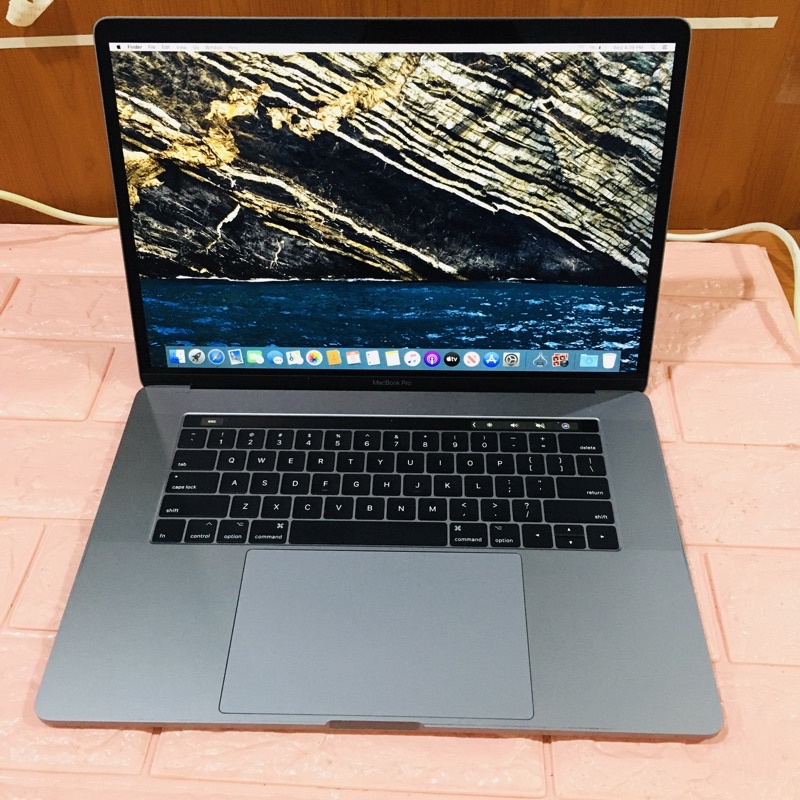 Second Macbook Pro 15inch Touchbar 2017 Grey Quad-Core i7 | Ram 16GB | SSD 256GB