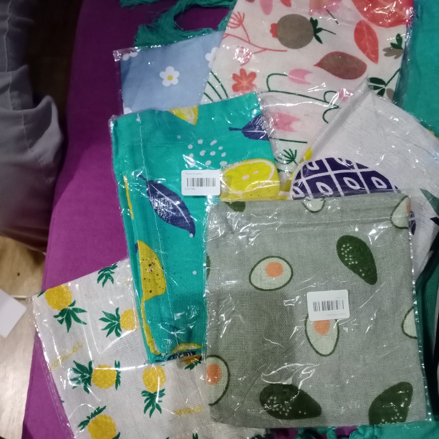 Pouch / Pouch Serut / Souvenir / Serba Guna / Motif Bunga / Binatang / Animal / Eco Friendly Uk. L