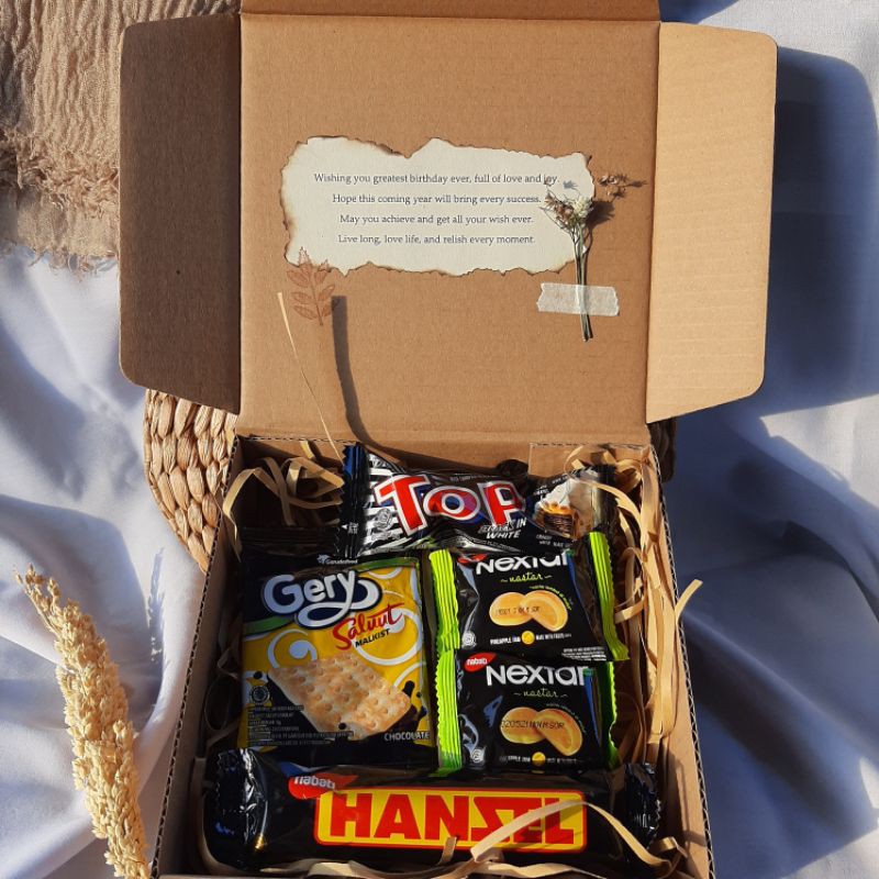 

Mini Snackbox Gift Box Aesthetic Custom Termurah Birthday Anniversary
