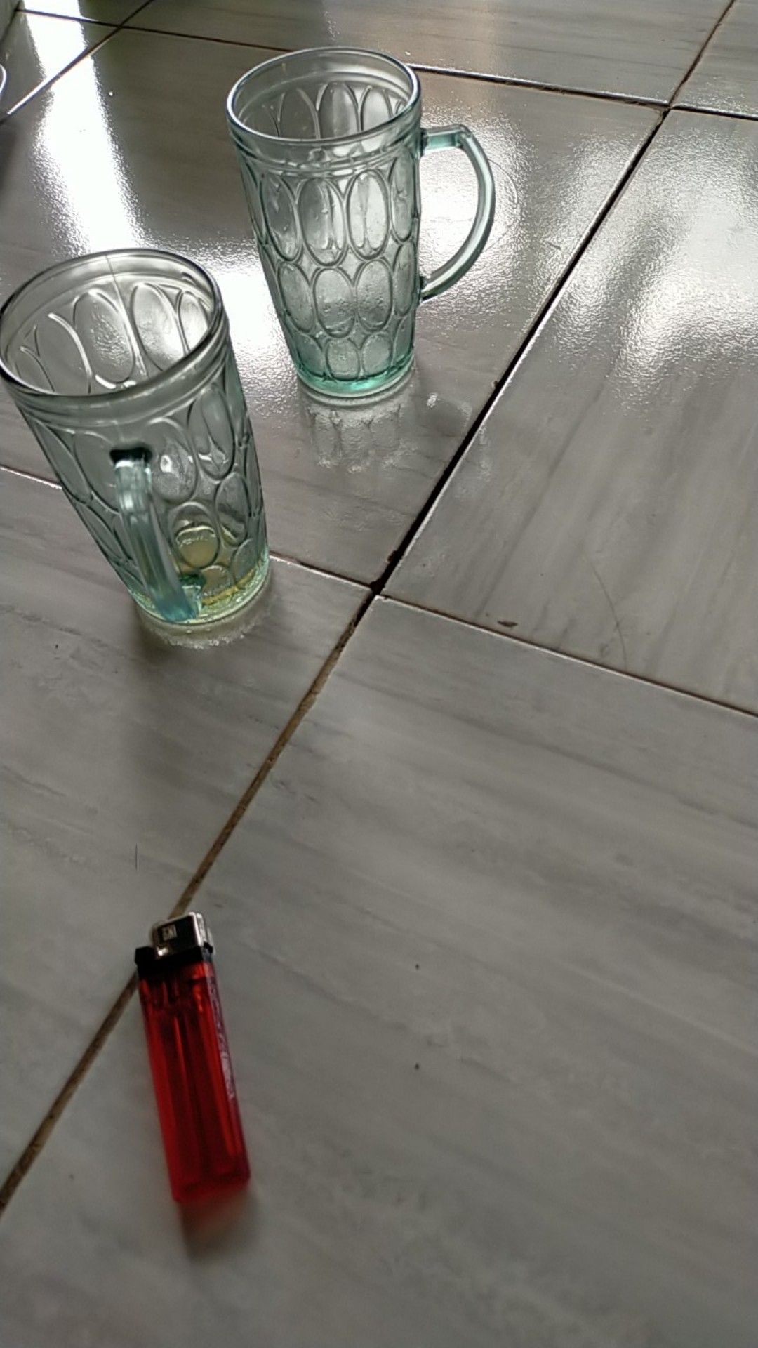 Kaligrafi Lembaran Syahadat Orang Sholat Kulit Kambing Full Body 77x55cm