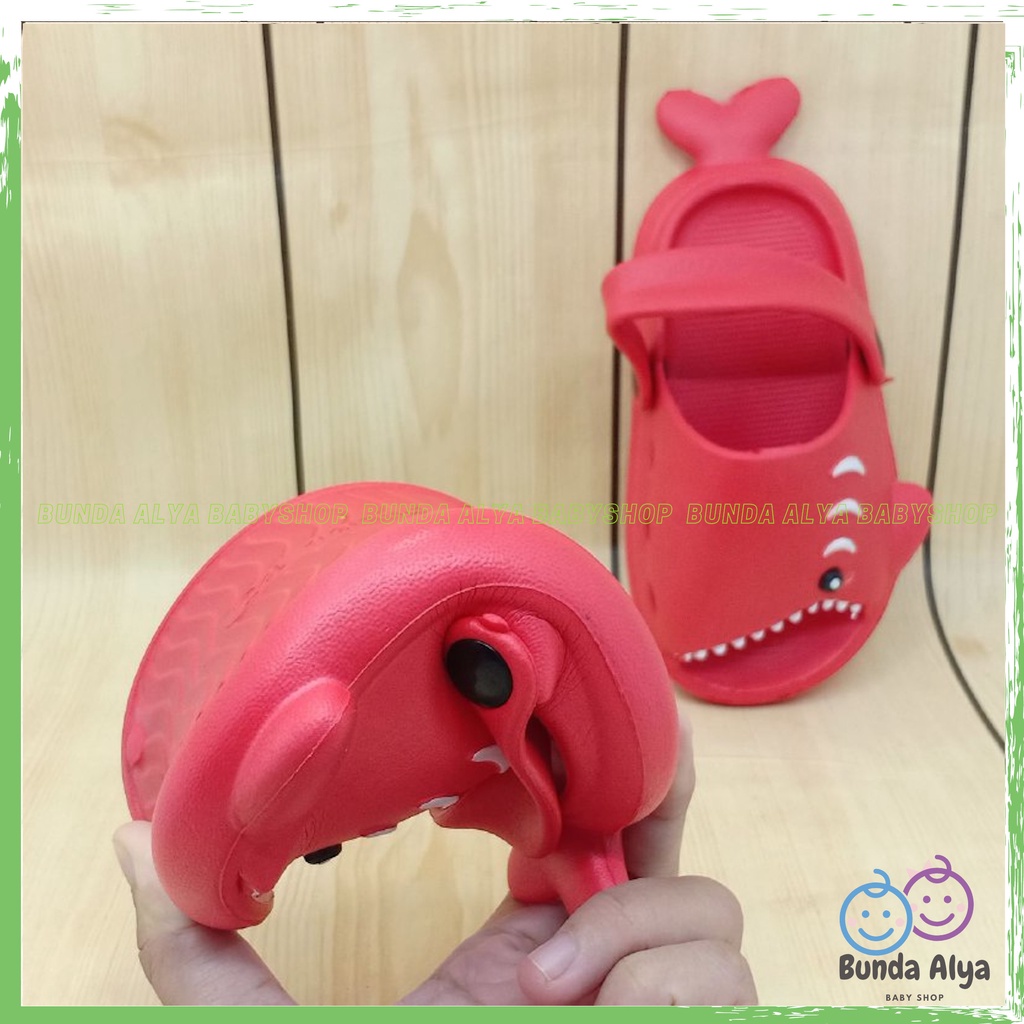 Sendal Anak Laki Laki IMPORT Usia 3 4 5 Tahun Baby Shark Lentur Elastis - Sepatu Sandal Slop Anak Cowok Model Ikan Lucu MERAH Sendal Anak Cowok Cewek Kret Anti Licin Sendal Slop Anak Tali Belakang Nyaman Dipakai Size 24-28