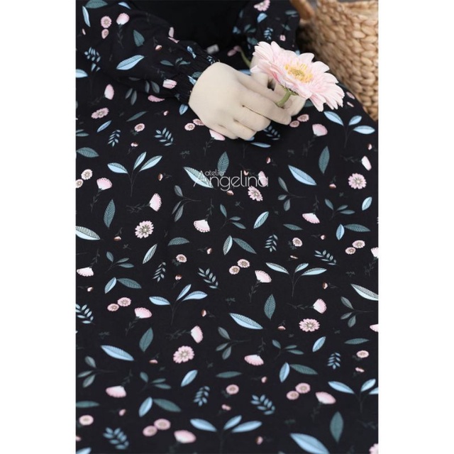 (Size L) Iberis Black Atelier Angelina