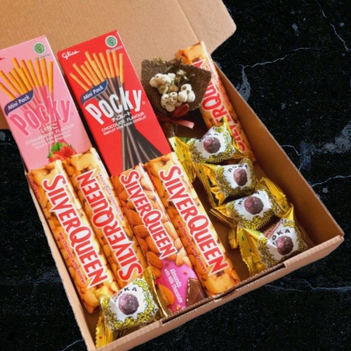 

HAMPERS 5 SILVERQUEEN 2 POCKY 5 ROKA BUKET BUNGA