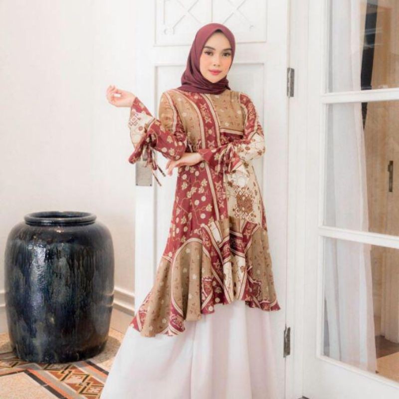 Lalita Tunik Wearing Klamby