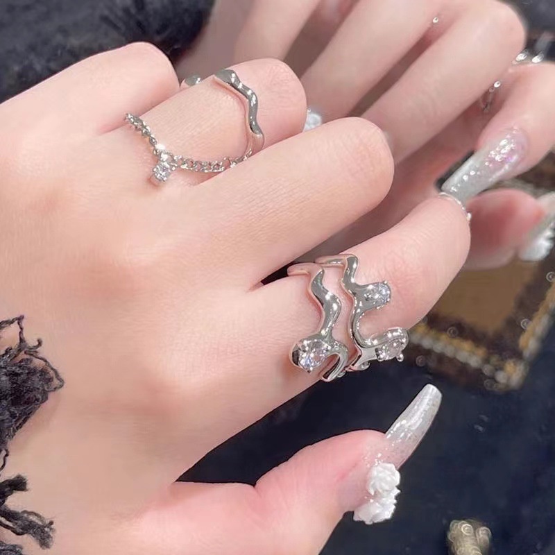 2pcs / Set Cincin Model Gelombang Tidak Teratur Bahan Logam Aksen Zirkon