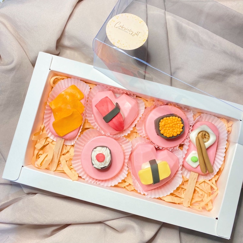 

cakesicles / kue ulang tahun / birthday cake / hamper hadiah / hadiah anniversary / hearsicles / hadiah coklat