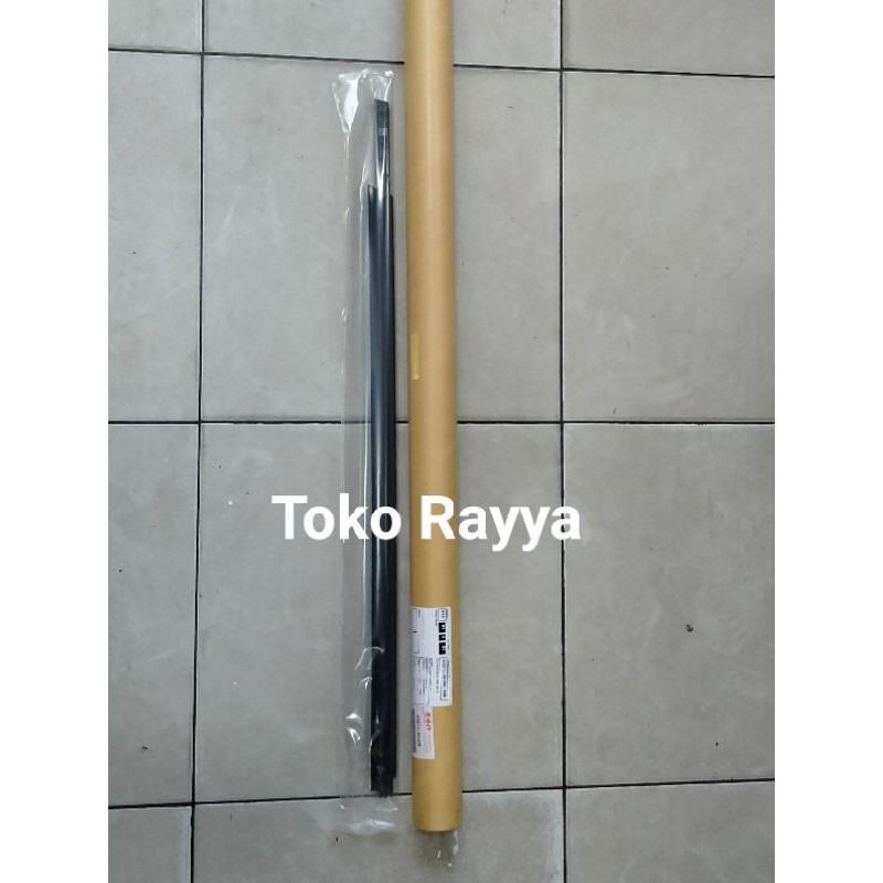 PELIPIT LUAR SX4 DEPAN KANAN / WEATHERSTRIP FRT DOOR OUT ORIGINAL SGP