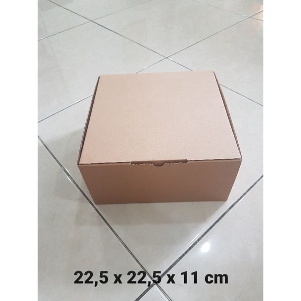 

Kardus Box uk. 22,5x22,5x11 cm Kotak Karton Die.Cut