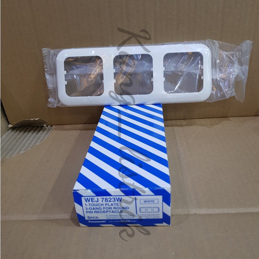Plate 3 Gang 6 Device Panasonic - WEJ7823W