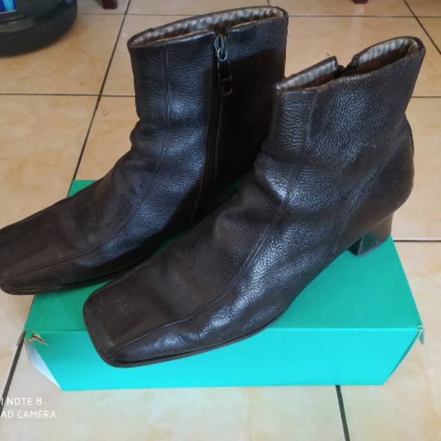 Sepatu Boots hak