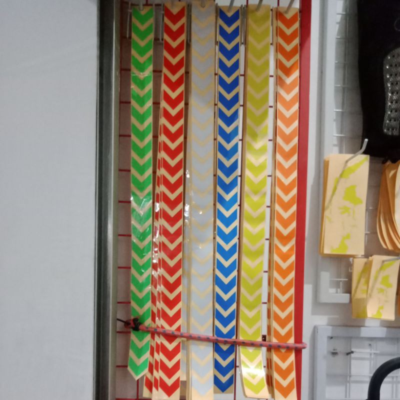 

stiker panah fospor / stiker fospor / stiker arah fospor / stiker pantul cahaya /stiker strip