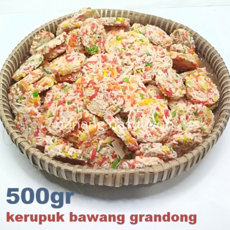 

KERUPUK BAWANG GRANDONG MENTAH MEKAR RENYAH SIAP GORENG 500GRAM