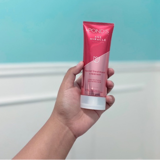 ponds age miracle youthful glow facial treatment cleanser