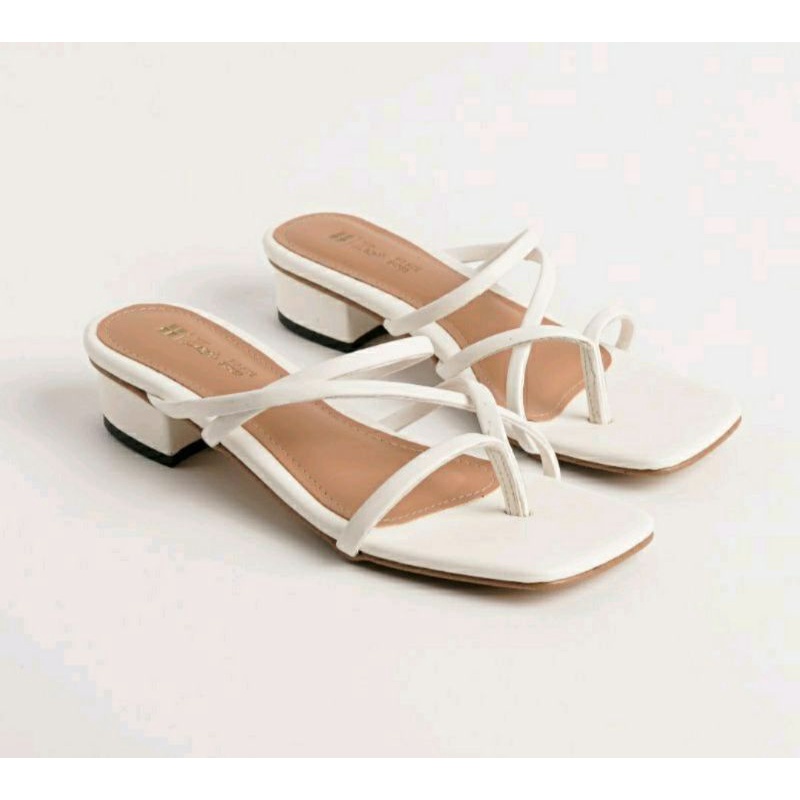 BIG SIZE 41-42-43-44-45 Sendal Tali Putih Jempol TWo Ring White Sandal Wanita Ukuran JUMBO Besar Hak Tahu Rendah 3cm ZV2