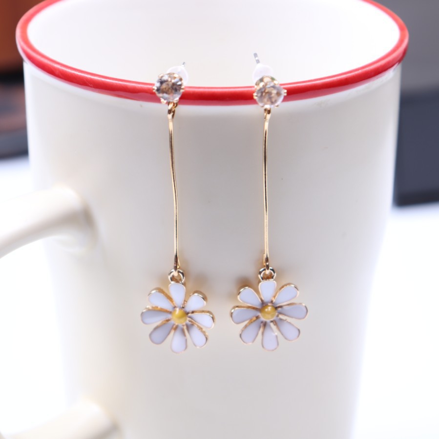 Anting Tindik Wanita Bunga WHITE DAISY Gaya Korea Fashion Flower Women Earring Giwang Gantung Cewek