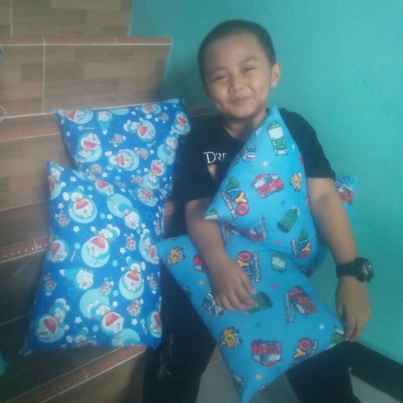 bantal anak bayi tayo doraemon