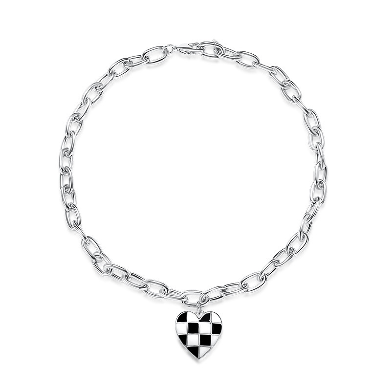 Kalung Liontin Cinta Hati Kotak-kotak Retro Hitam Dan Putih Perhiasan Rantai Tebal Wanita Fashion Yang Dipersonalisasi