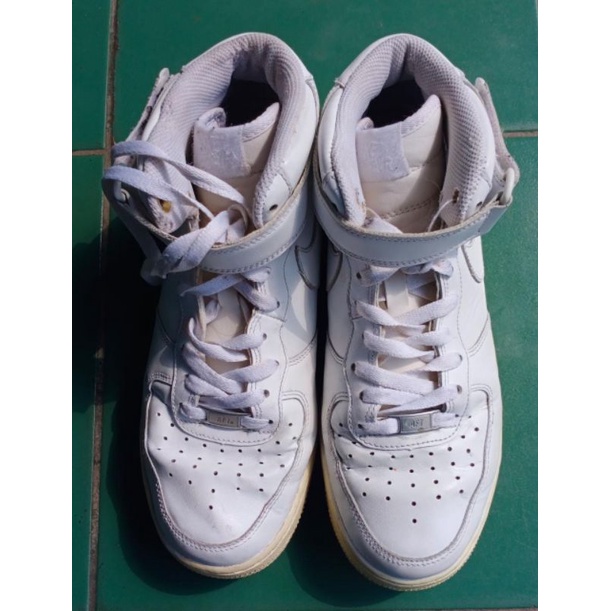 AF1 Mid Triple White