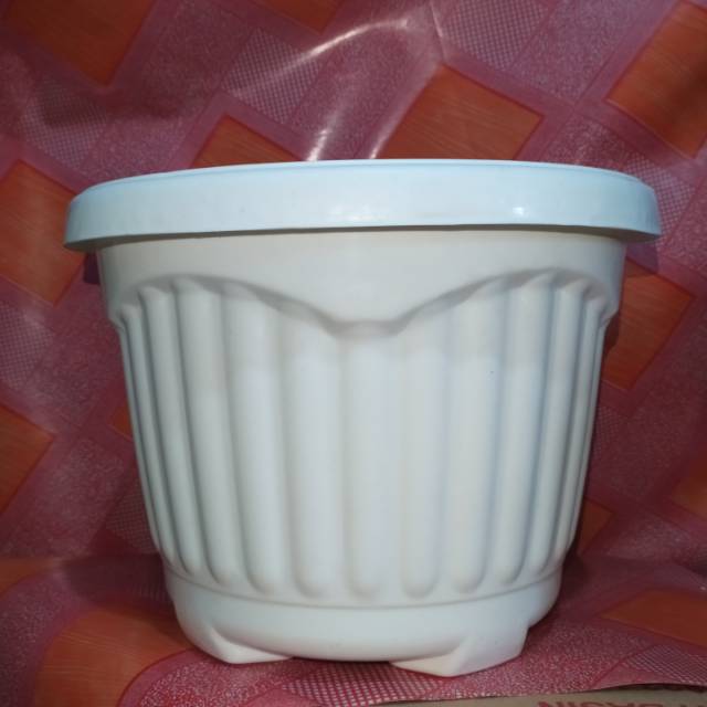 Pot bunga plastik ukuran 35 warna putih