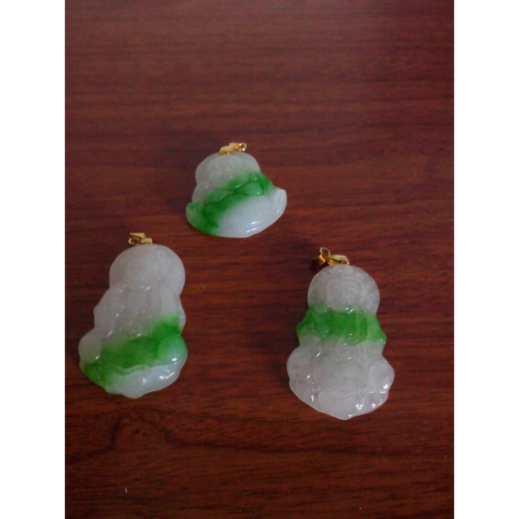 Liontin Giok Budha dan Dewi Kwan Im