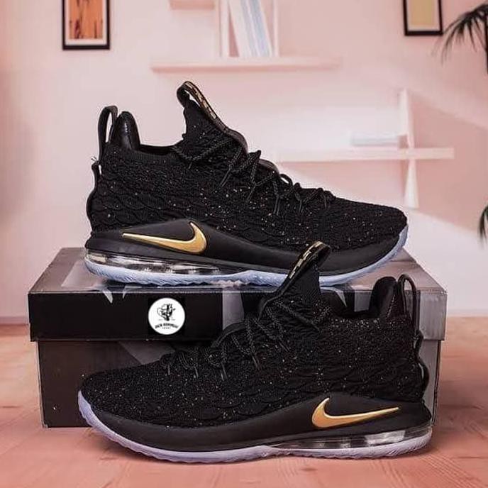 harga lebron 15