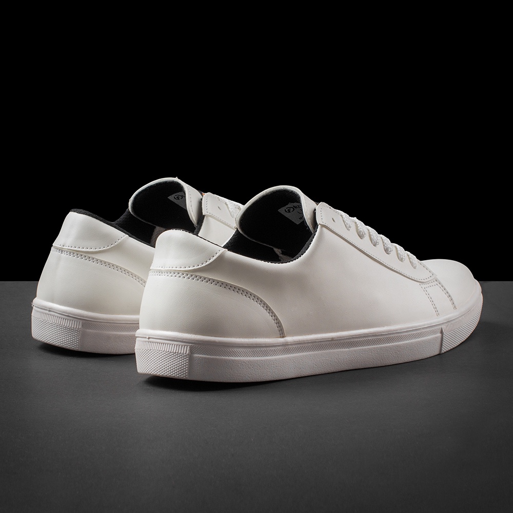 F1202 FULLWHITE |ManNeedMe x FLAZHBACK| Sepatu Sneakers Pria Casual