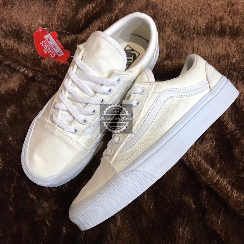 VANS OLD SKOOL FULL WHITE BNIB MADE IN CHINA (BAYAR DI TEMPAT)