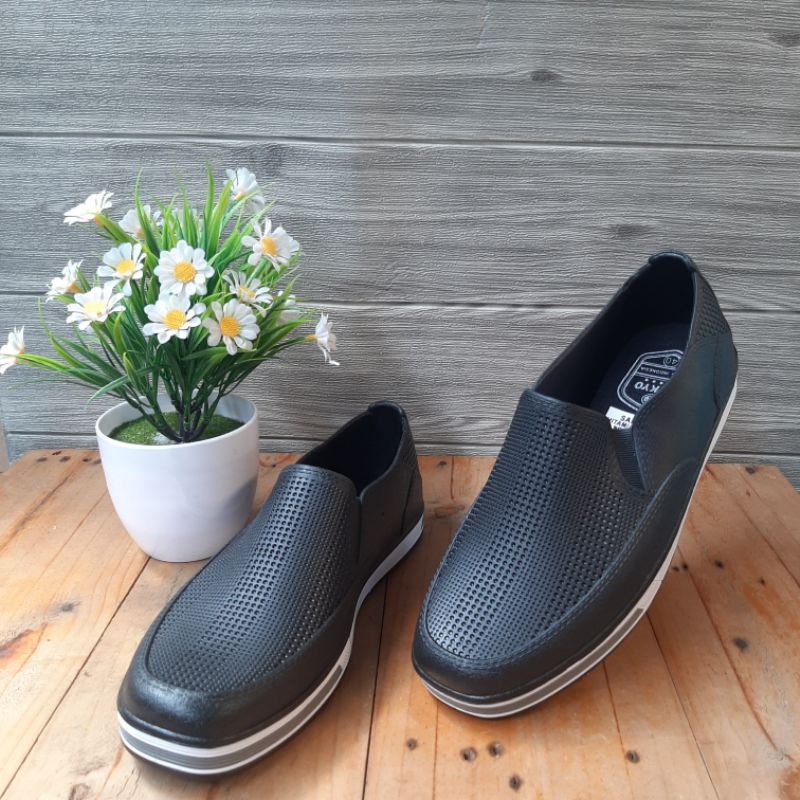 Sepatu  Karet Pria Merk Sankyo SAF 1146/Sepatu karet Pria SlipOn/Sepatu Anti Air enak dan nyaman