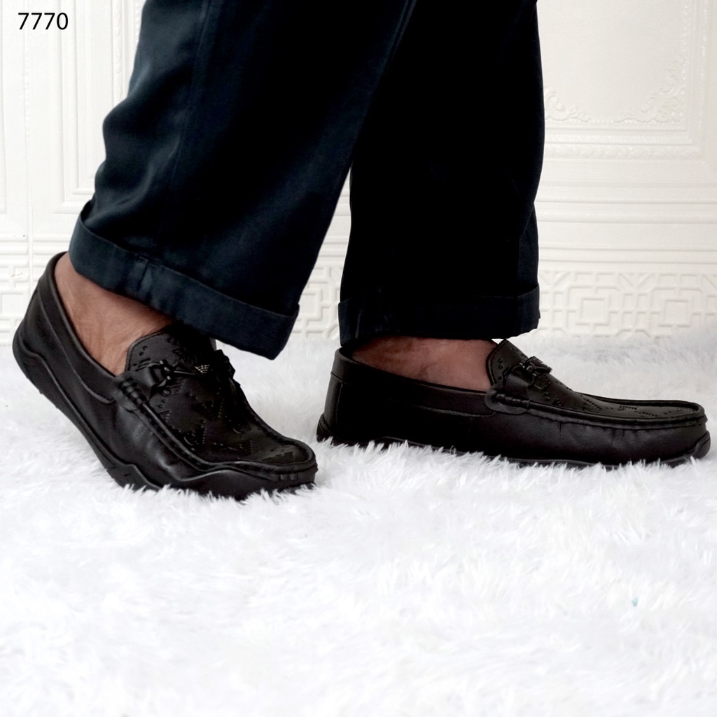 SEPATU FASHION COWOK 7770