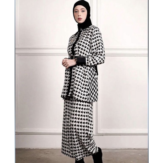 Vivi Zubedi Set Dash Top Palazzo (Preloved) one set