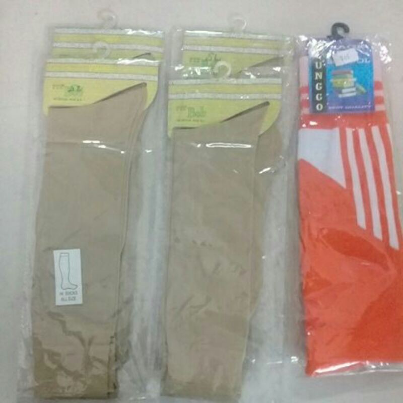 stoking dan kaos kaki bola