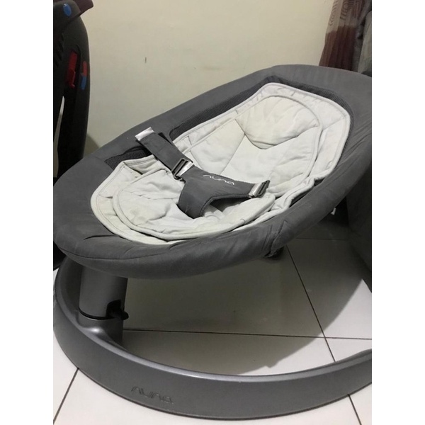 Preloved Nuna Leaf bouncer