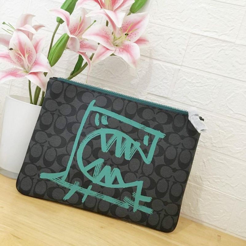 Coach pouch guang yu 30x22