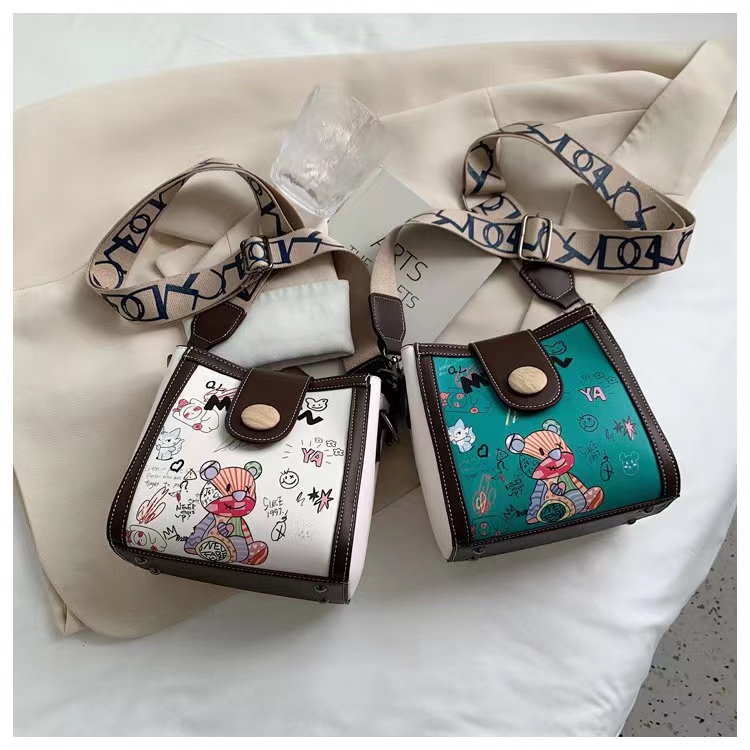 BJ60421 - BEIGE/GREEN - TAS SLEMPANG MOTIF BEAR WANITA FASHION IMPORT MODIS ELEGAN TERMURAH TERLARIS TERBARU BAGSTORE JAKARTA TAS BATAM ZCJ0421