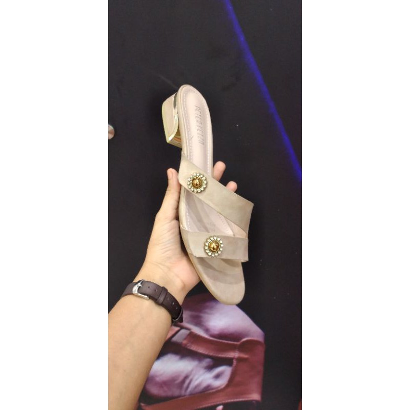 Sandal casual || Sandal pendek hak kotak by Peter Keiza